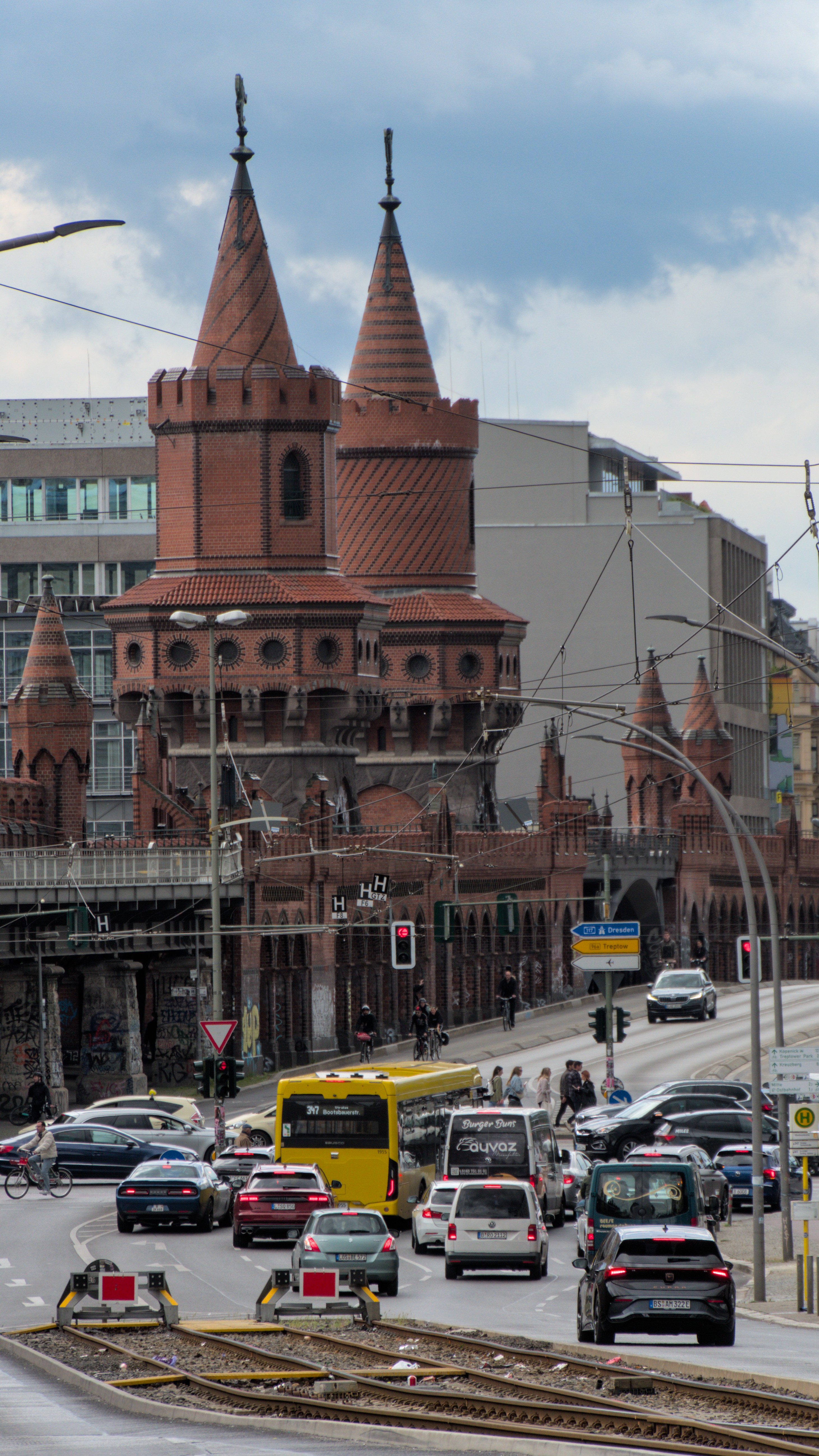 Geplant wurde die Strecke in den 1880ern, um mit den zunehmenden Verkehrsproblem in Berlin umzugehen.